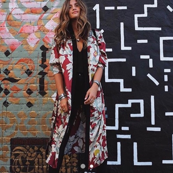 Zara Jackets & Blazers - Zara kimono red flowers